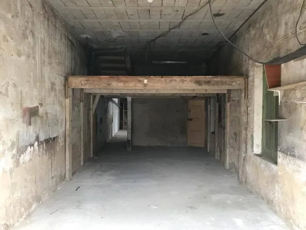 Entrepôt 73 m²