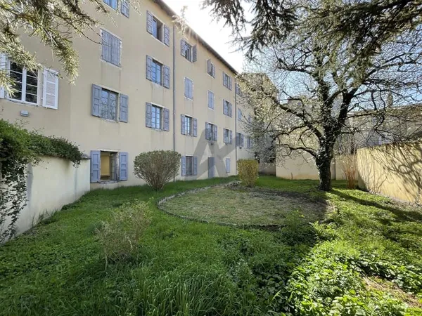 RARE MONTLUEL CENTRE Appartement à rénover 92m2 au sol, 450m
