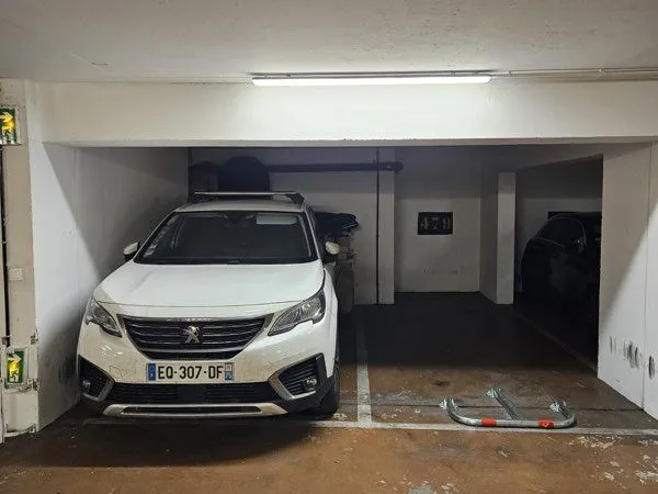 Place parking 75010