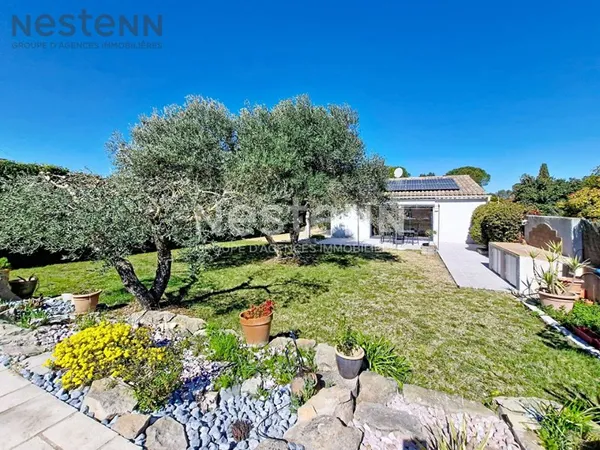 Maison coup de coeur de plain-pied avec piscine et jardin arboré