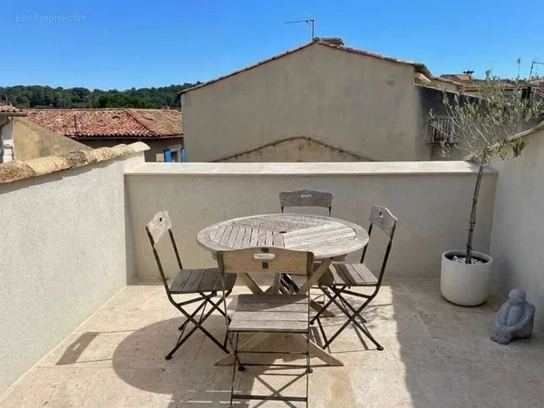 À vendre au coeur de La Garde-Freinet - Maison de village authentique avec terrasses, garage et stud