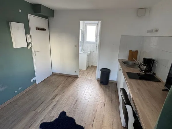 A vendre - studio au calme - à proximité de la place Ney