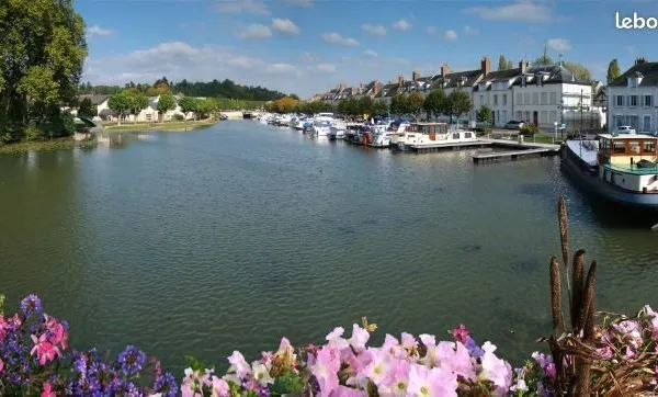 Idéal investisseur, Briare centre, immeuble vue sur le port avec 5 appartements