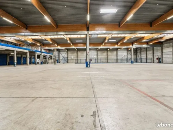Local bureaux 3 250 m²