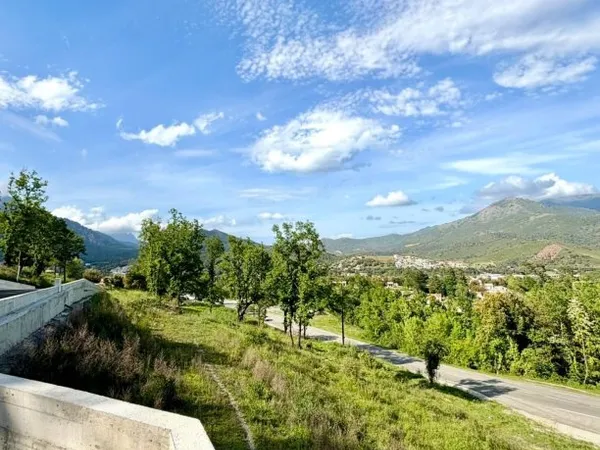 Terrain constructible et viabilisé de 717 m2