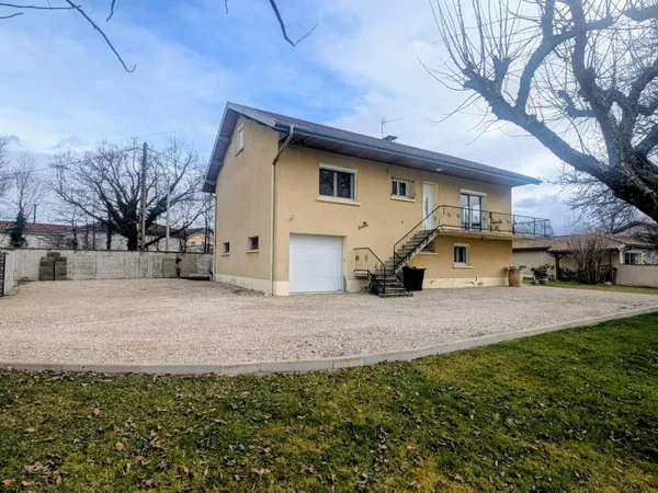 Maison familiale avec appartement indépendant et vue dégagée
