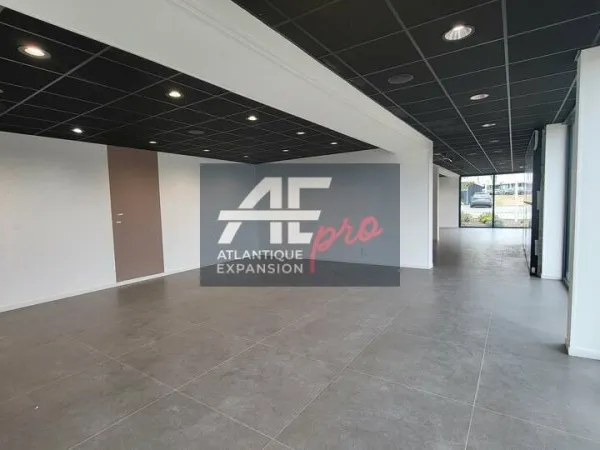 Local commercial 1 pièce 132 m²