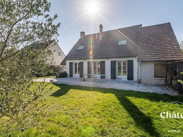 PLAILLY - Maison familiale avec garage et jardin