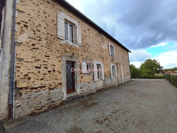 Immeuble avec jardin et grange