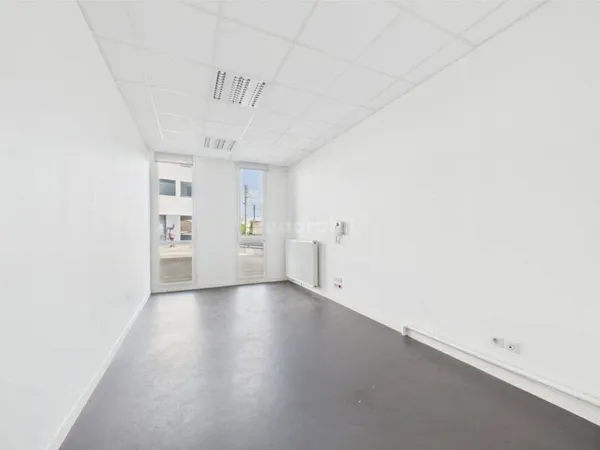 Local commercial 1 pièce 71 m²