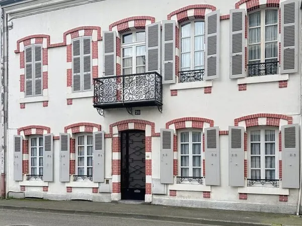 Maison de ville - 6 chambres - 175 m² - Hyper centre - Terrasse