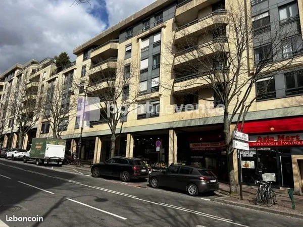 Local commercial 299 m²