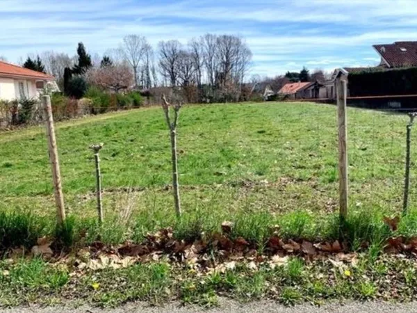 À vendre ODOS - TARBES Terrain constructible de 3 000,00 m² avec CU