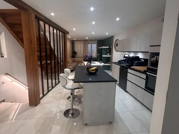 Charmante maison de ville rénovée avec goût - 80 m² - Centre Pont-du-Château