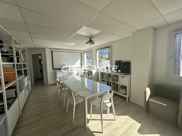 Local professionnel 229 m²
