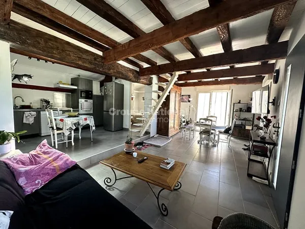 Villa 2 Chambres + bureaux sur 509 m2 de terrain avec piscine