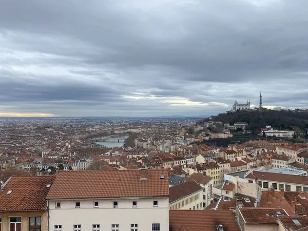 1, Montée Lieutenant Allouche - T3bis de 77m² en meublé. Disponible dès maintenant