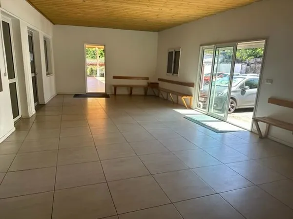 Piton St Leu idéalement placé - Local de 10m²