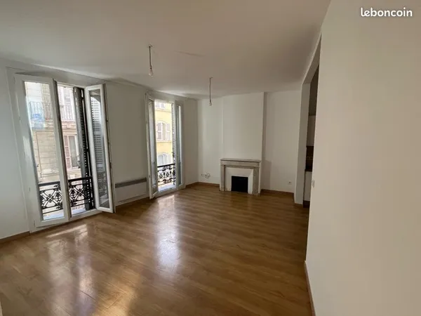 T3 rénové dans immeuble rénové, 2ème étage, proximité Plaine