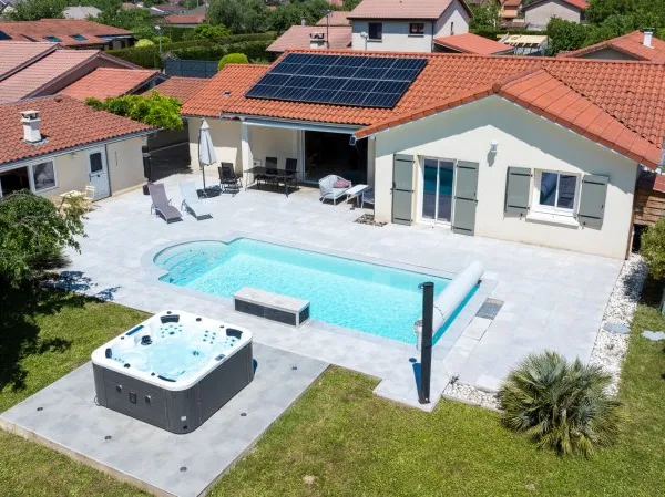 Maison 120 M2 Amberieux en Dombes piscine Garage