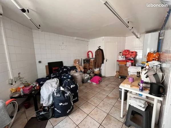 Réserve de local commercial en sous location