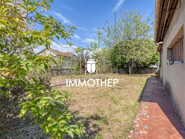 TERRAIN 330 M² NON VIABILISE
