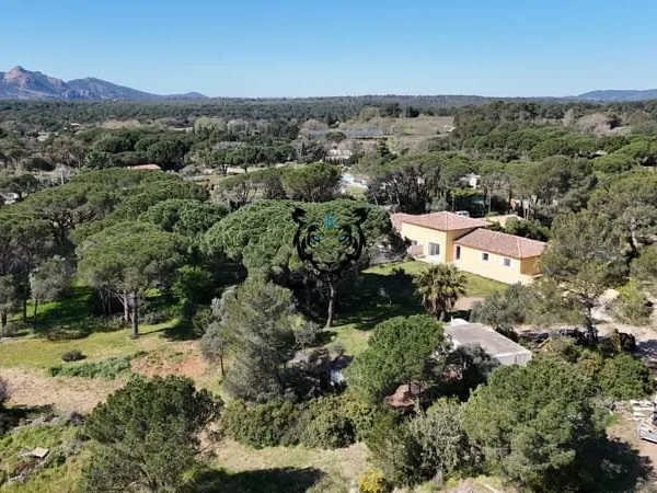 ROQUEBRUNE SUR ARGENS - Maison 130m² avec sous sol et garage