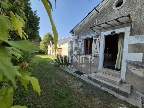 Maison de charme à Pontlevoy, de 85 m2 + dépendances avec 2 chambre et grange 77 m ! Proche Ecoles e