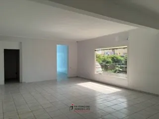 Location de 2 locaux commerciaux à Saint François