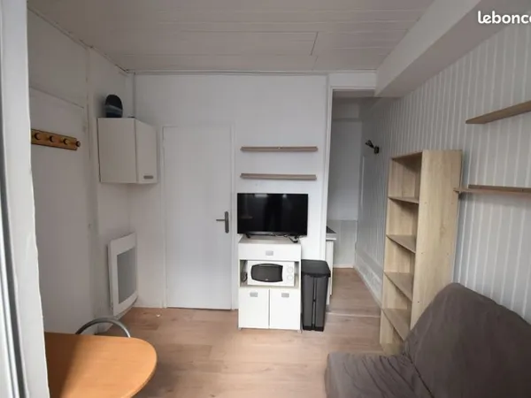 STUDIO MEUBLE 14m² HYPERCENTRE 345 cc avec WIFI