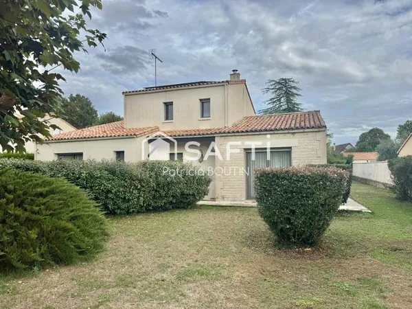 PAVILLON 4 CHAMBRES DONT UNE SUITE PARENTALE ET GARAGE A NIORT