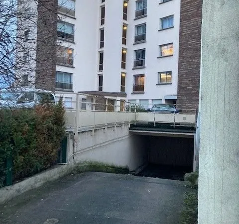 Loue Garage parking