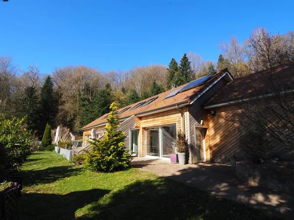 EXCLUSIF GIROMAGNY - Propriété d'exception sur 4 hectares à