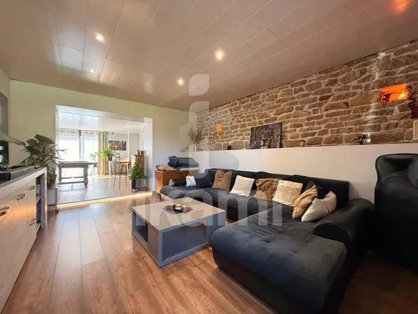 Maison de 222 m2, 9 pièces, plain pied avec grande cour, gra