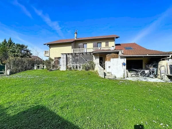 Maison familiale au calme avec terrasse et garage - Moirans (Chemin des Mûriers