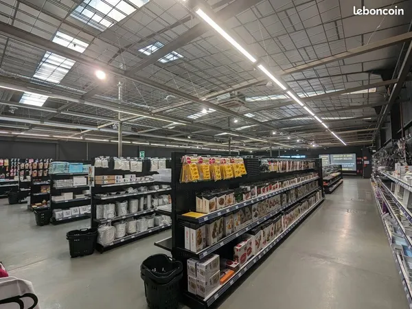 Local commercial 540 m² BARENTIN