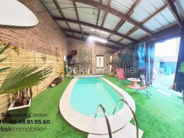 Maison de ville à Carvin avec piscine