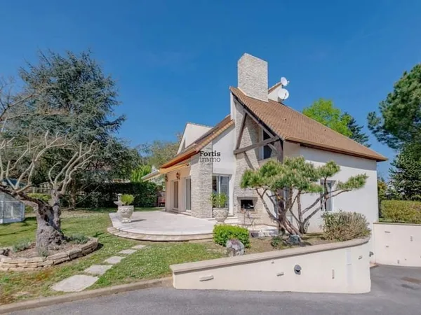 MONTLHERY (91310) BELLE MAISON FAMILIALE RÉCENTE DE 354M²