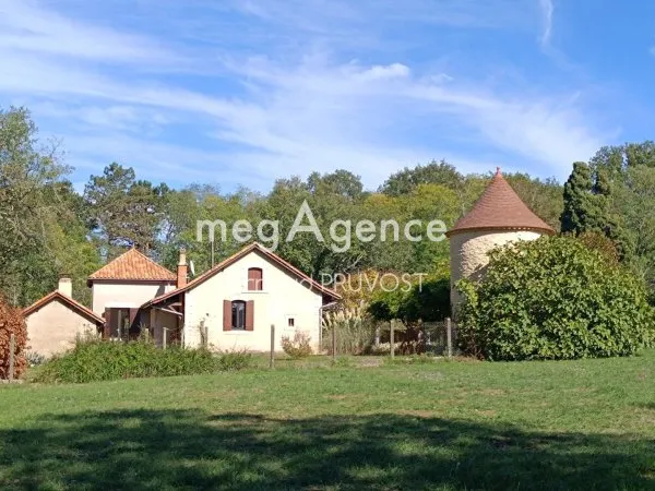 Belle maison en Périgord avec son vieux pigeonnier