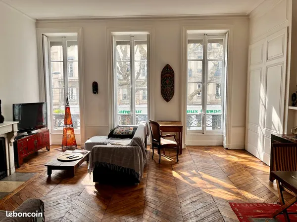 Bel appartement ancien t3/t4 Liberté
