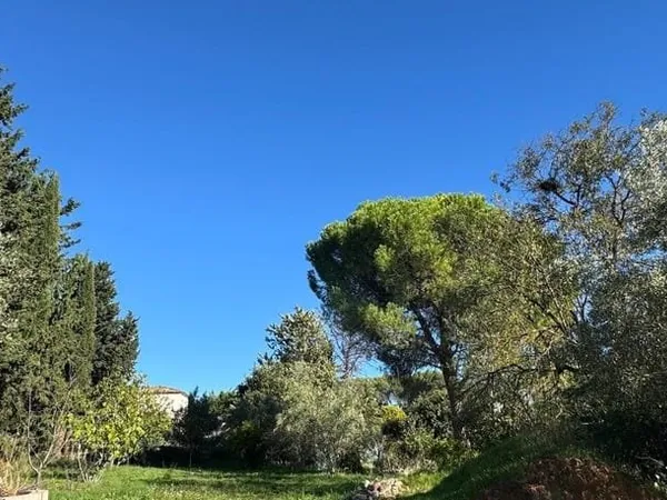 Terrain 900 m²
