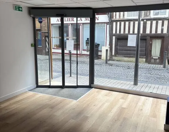 Local d'activité 3 pièces 52 m²