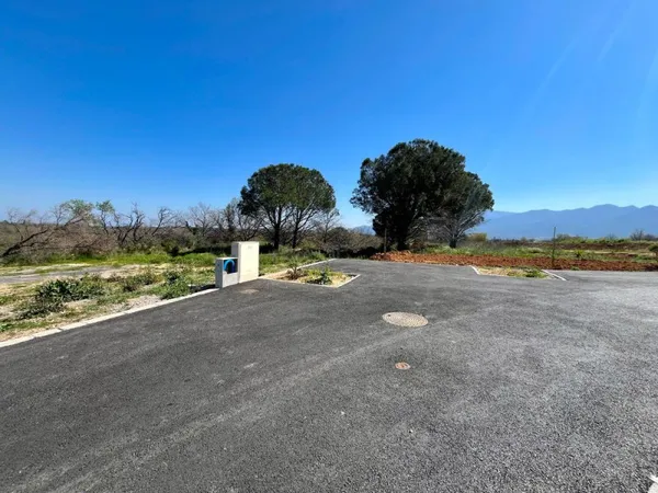 A VENDRE- TRESSERRE-TERRAIN 2 FACES 209M2