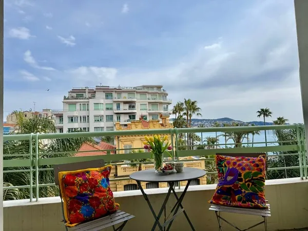 Appartement 2/3 pièces avec balcon Promenade des Anglais