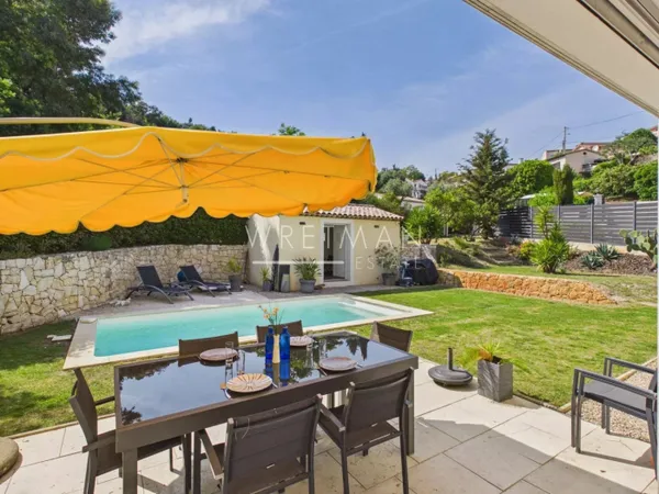Villa contemporaine au calme absolu avec piscine et dépendance -