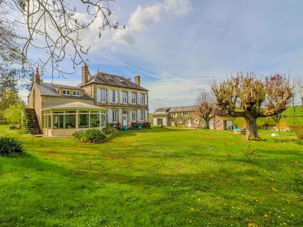 Propriété Druy Parigny 404 m2, 2 hectares, piscine, terrain, gite, locatif, 2H30 de PARIS