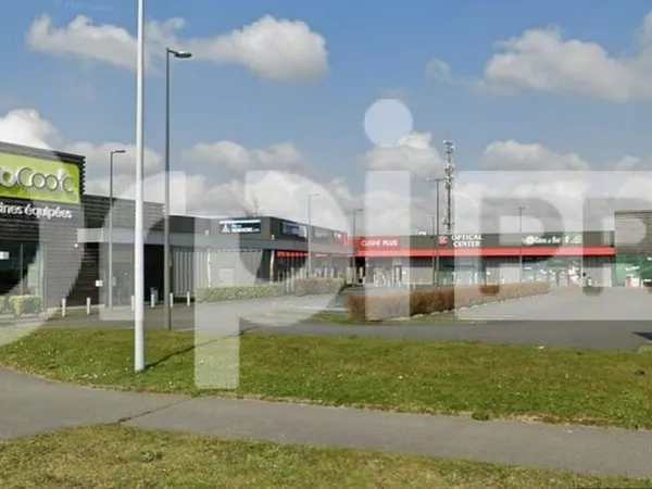 Local commercial 218 m²