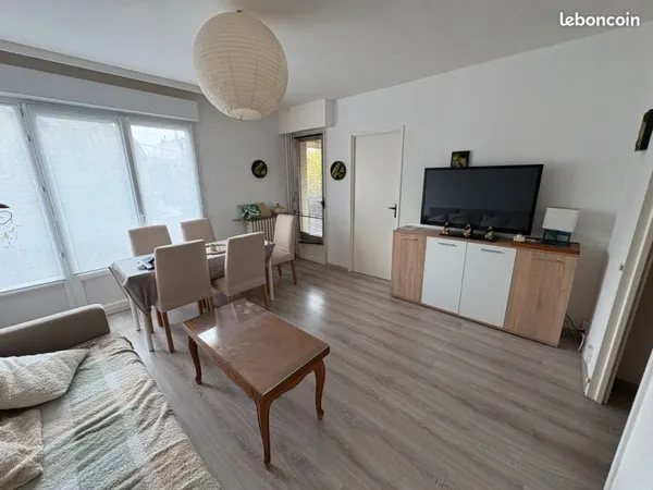 APPARTEMENT F3 SPACIEUX DE 64m² - BOULEVARD CARTERET - REIMS Localisation : 35 Boulevard Carteret, 5