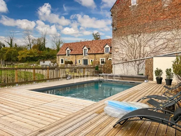 À VENDRE - HESDIN L'ABBÉ - CORPS DE FERME RÉNOVÉ - DOMAINE EQUESTRE - CAPACITÉ DE L'ENSEMBLE 468 M2 