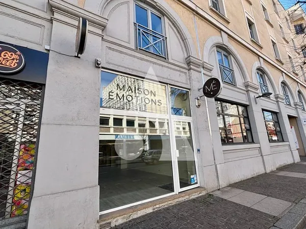 Local commercial 117 m²